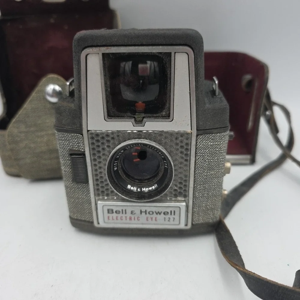 BELL & HOWELL ELECTRIC EYE 127 FILM CAMERA WITH ORIGINAL CASE VINTAGE Untested
